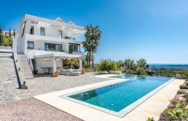V-28 EXCLUSIVE VILLA IN VLATOCADO