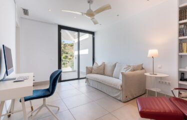V-28 EXCLUSIVE VILLA IN VLATOCADO